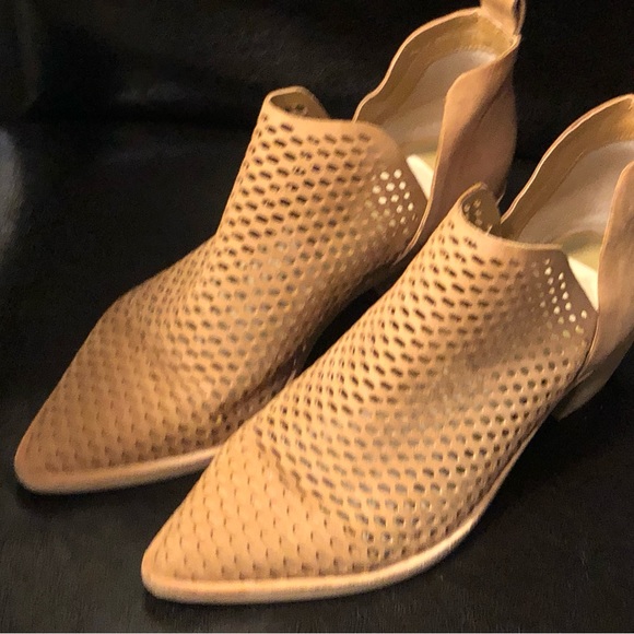 Dolce Vita Tauris Tan Leather Perforated Boots Size 7.5 - Picture 3 of 12